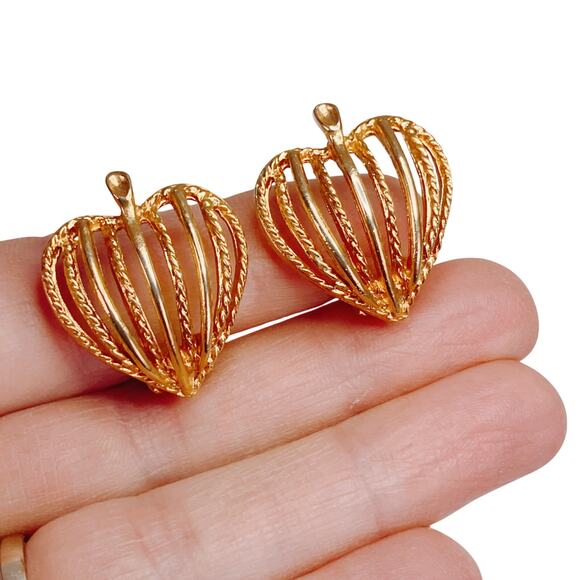 Vintage 1960s Heart Clip On Earrings Mid Century Gold Tone Sculptural Jewelry - Picture 2 of 11